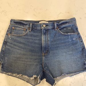 Abercrombie & Fitch The 4” Mom Short High Rise Size 31/12